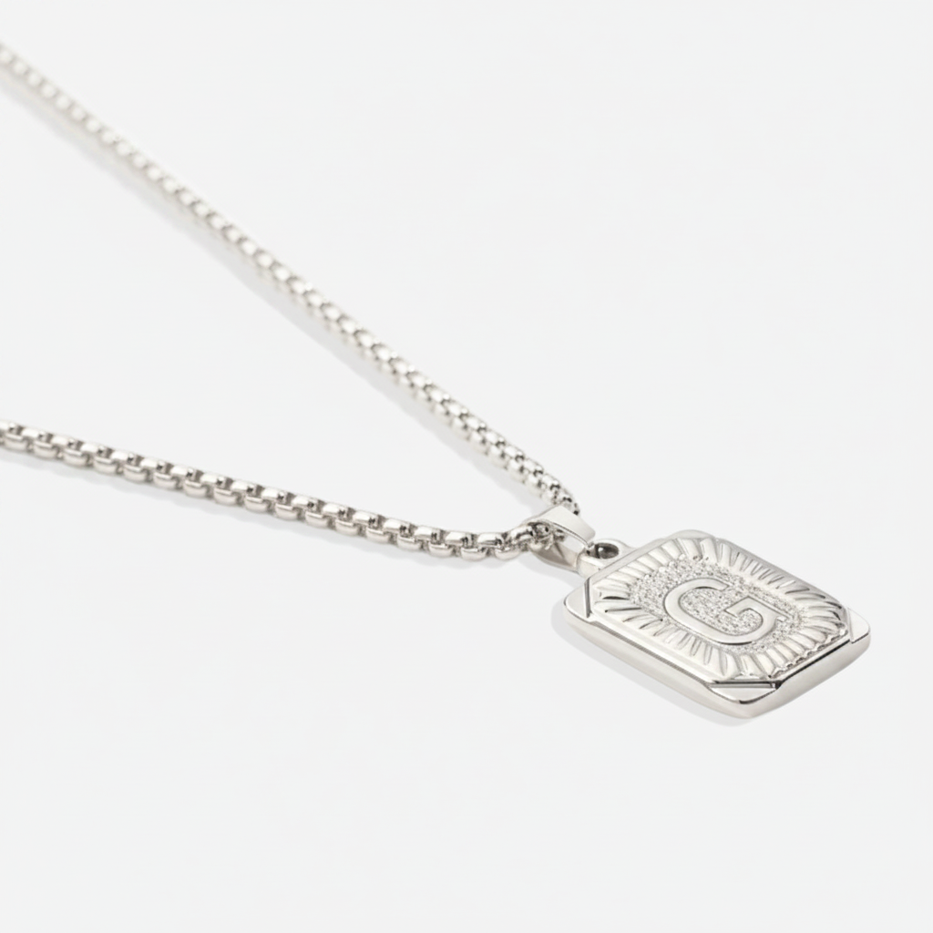 Initial Card Pendant Necklace with Rolo Chain in Rolo Chain, silver, G by Seeyoura